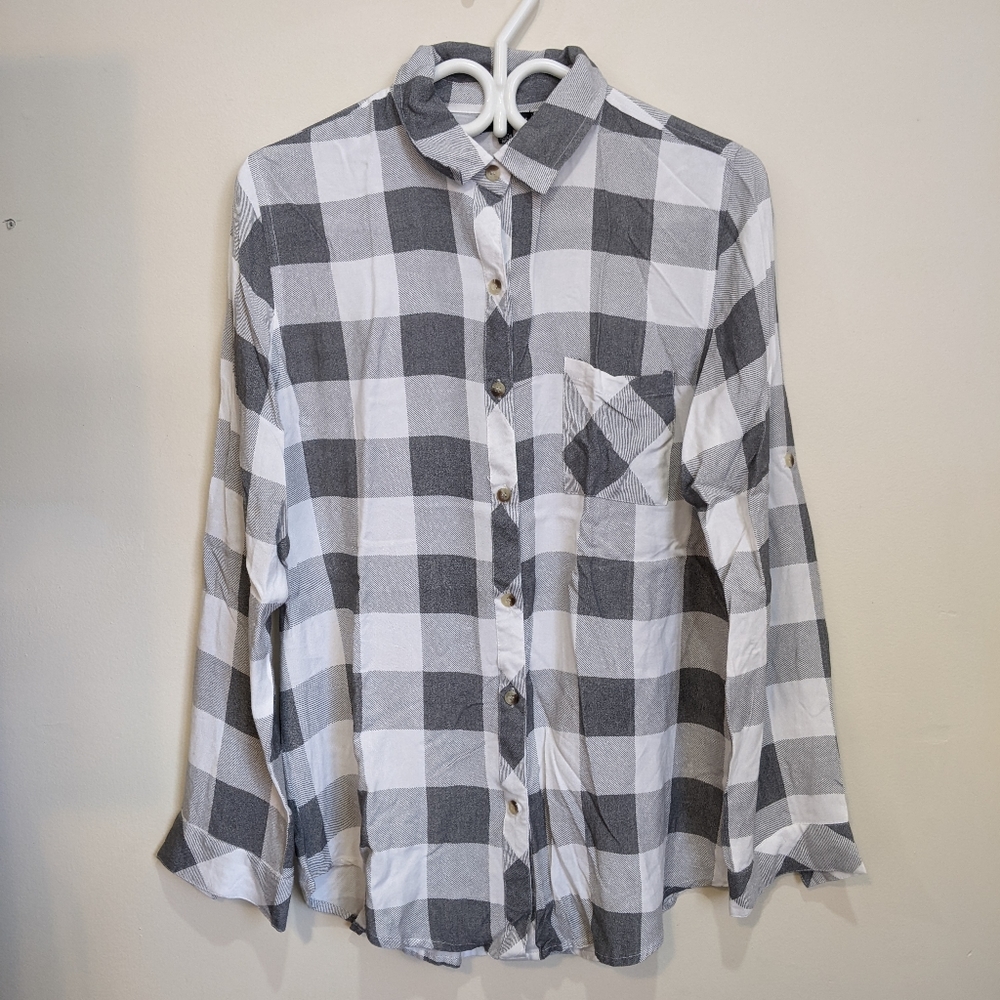 XL Style Envy White/Grey Plaid Blouse/Button-Up